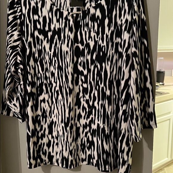 Calvin Klein Animal Zebra Print Key Hole Blouse Size 2X - Picture 5 of 7